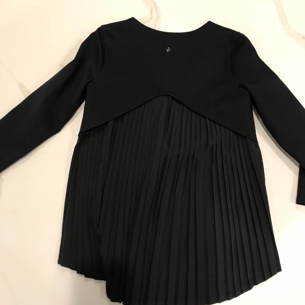 Lululemon black pin tuck top