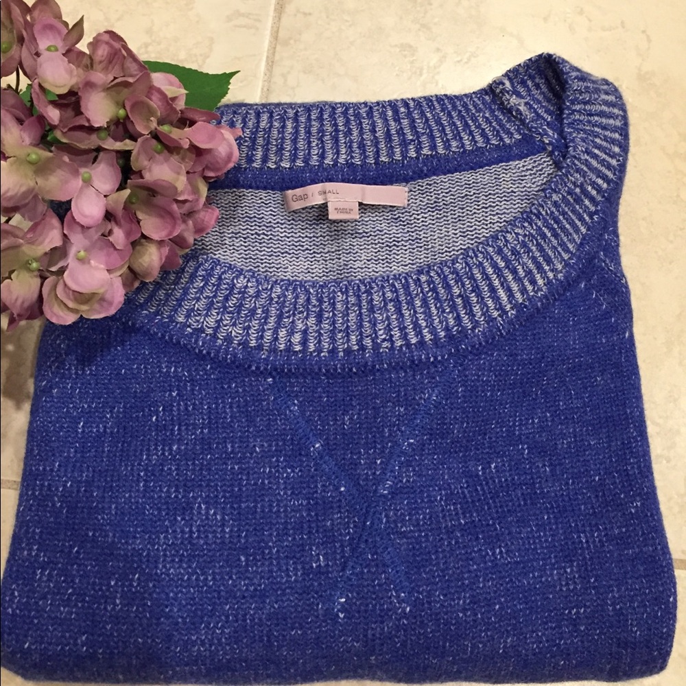 Gap sweater