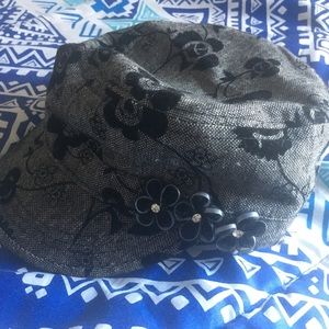 Women’s black hat