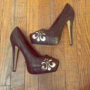 Dereon Black and Gold Heels