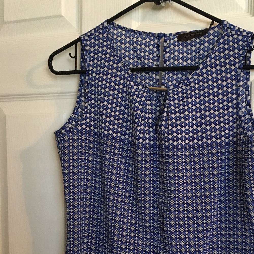 The Limited tank top in great used condition