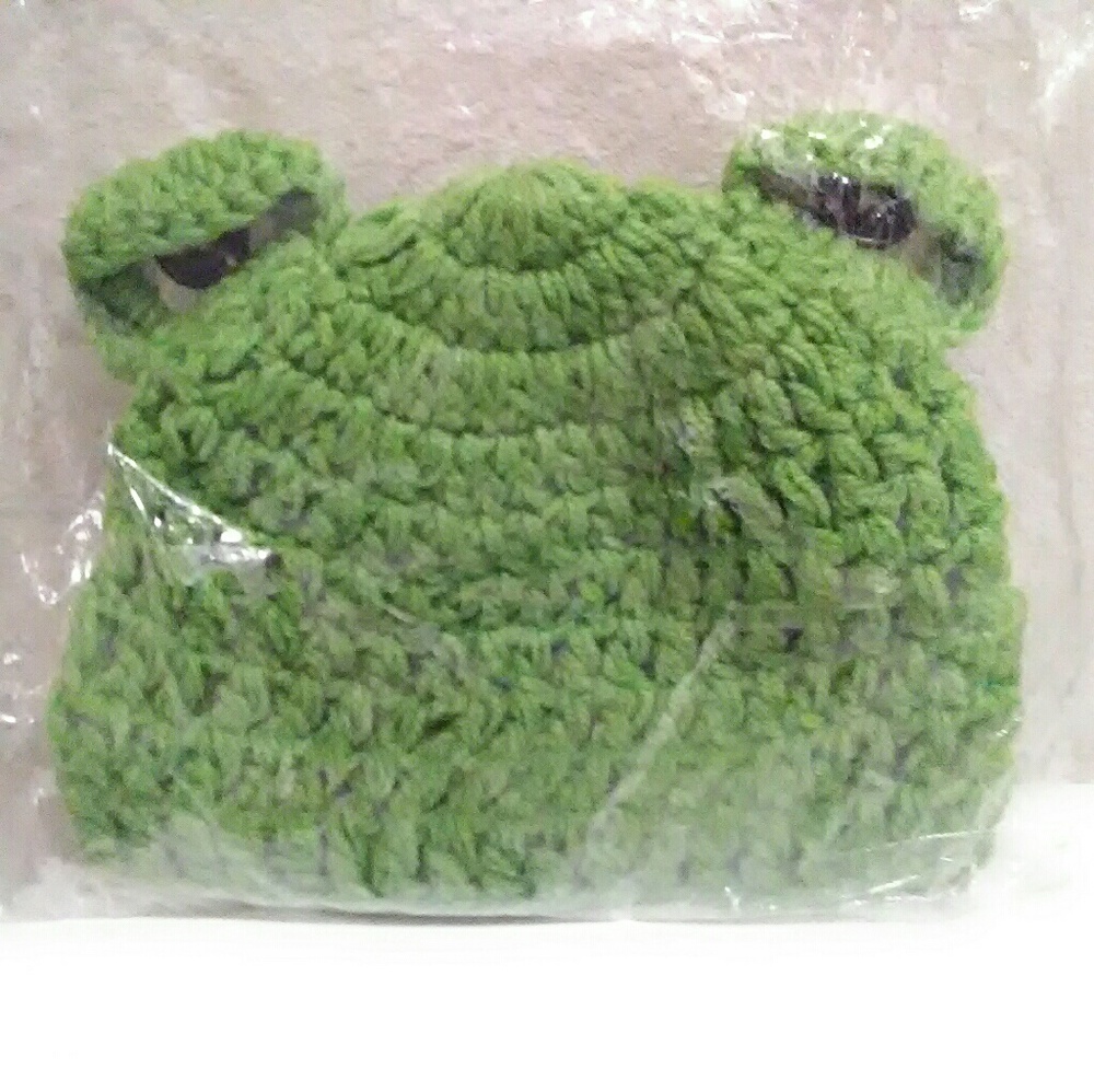 Skull Cap Hat for toddler Green bunnyear. Brand Ne