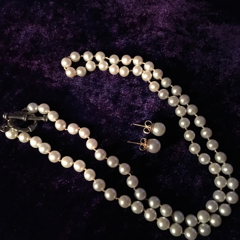 Cultured Pearl Necklace & Earrings - Picture 2 of 2