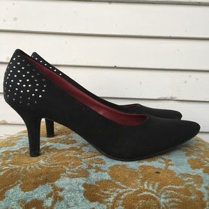 Edgy kitten heel
