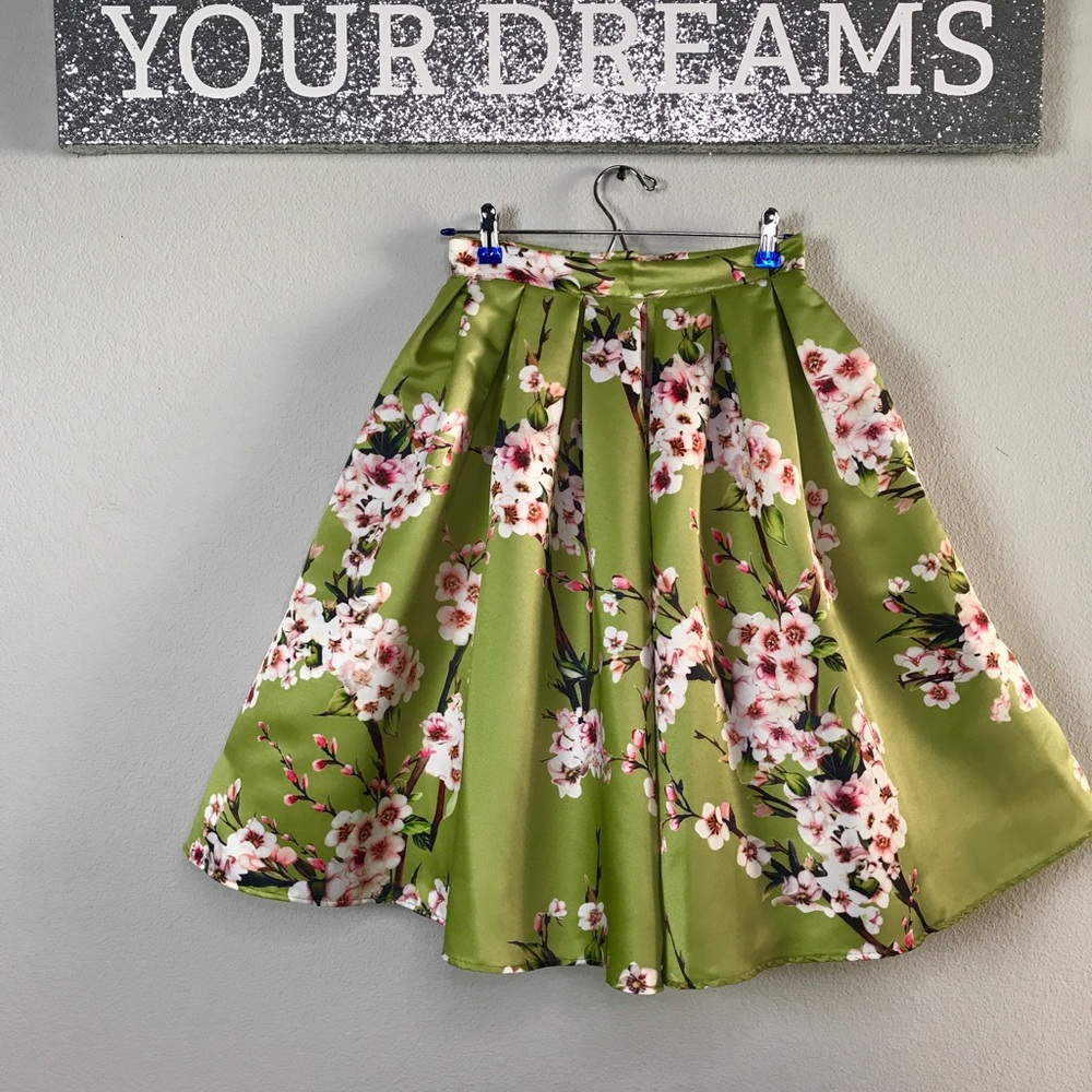 Host Pick Silk Floral A Line Skirt In Green - Picture 1 of 8