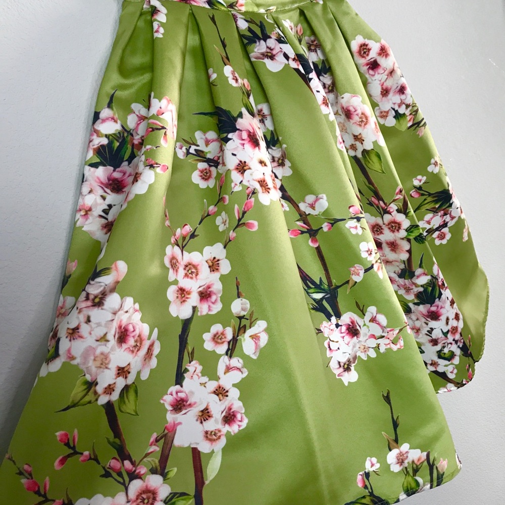 Host Pick Silk Floral A Line Skirt In Green - Picture 3 of 8