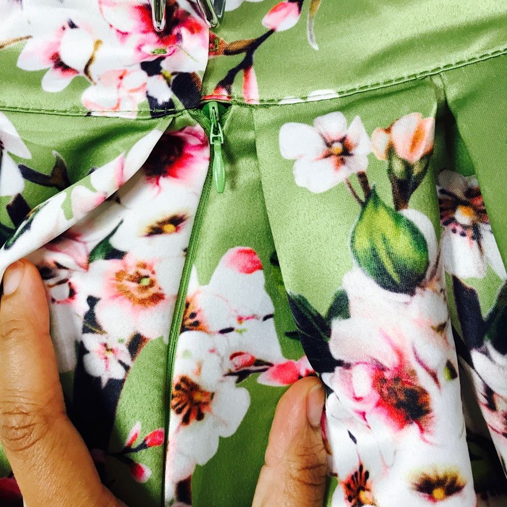 Host Pick Silk Floral A Line Skirt In Green - Picture 7 of 8