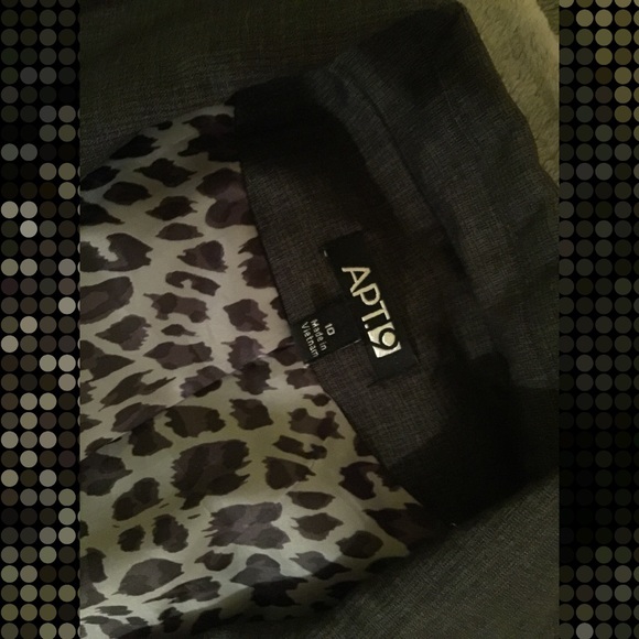 Apt. 9 suit blazer with button details, like new - Picture 4 of 8