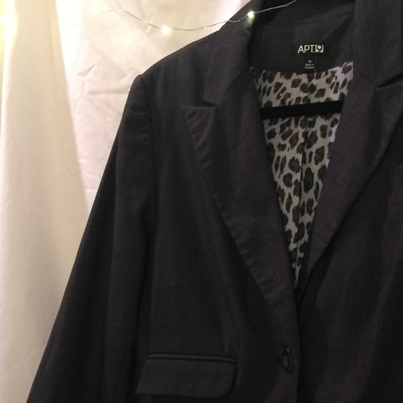 Apt. 9 suit blazer with button details, like new - Picture 3 of 8