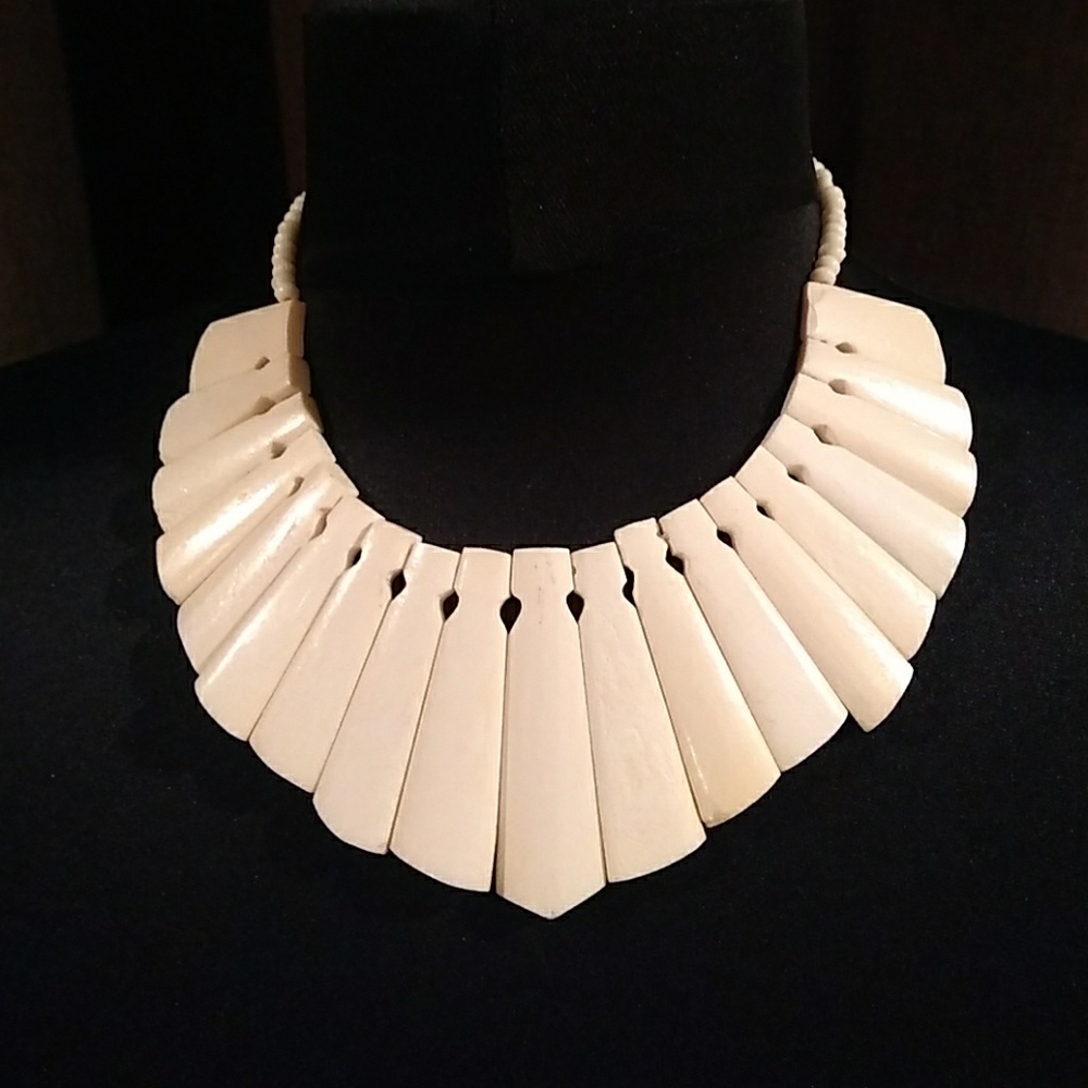 Cream beaded and wooden necklace