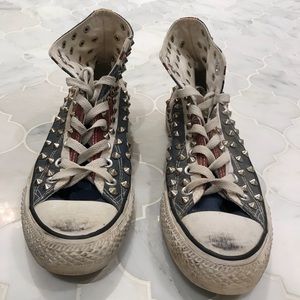 Union Jack high top converse.