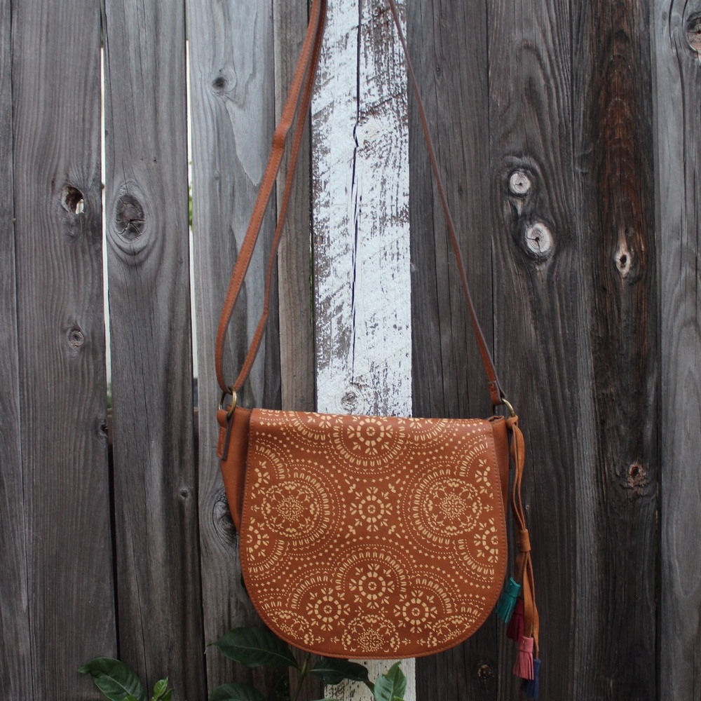T-Shirt & Jeans Brown Satchel