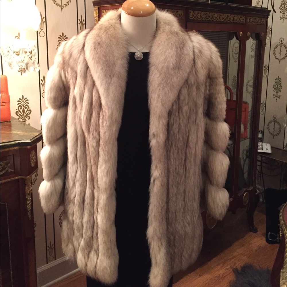 🎄🎁 ❌SOLD❌Authentic Genuine SAGA FOX 🦊 Coat