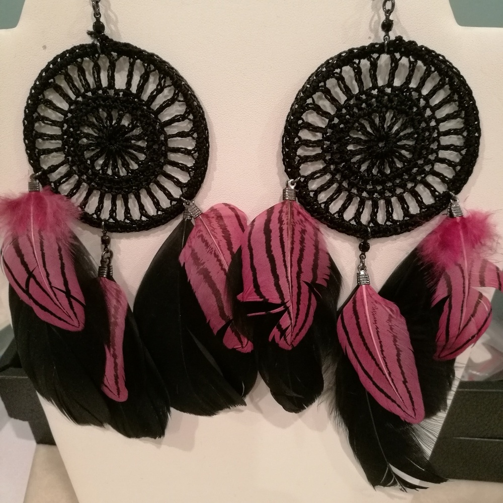 Bebe feather earring
