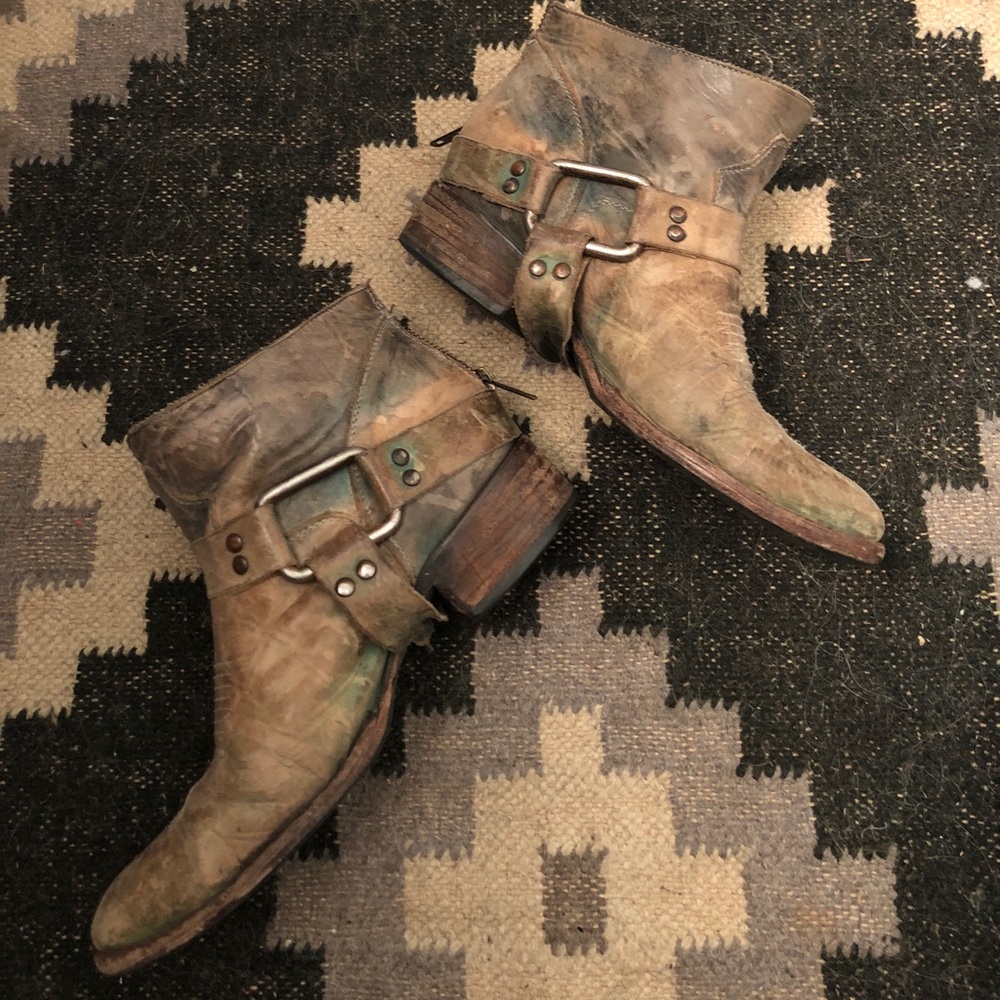 Free bird boots size 7.