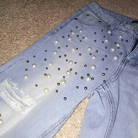 High Wasted Pearl Embellished Boyfriend Jeans - Picture 1 of 4