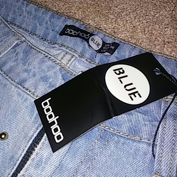 High Wasted Pearl Embellished Boyfriend Jeans - Picture 3 of 4