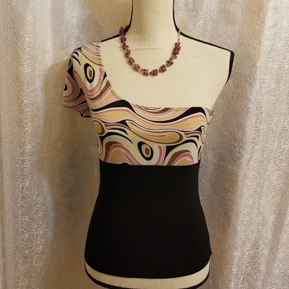 ASYMMETRICAL ONE SHOULDER STRAP TOP