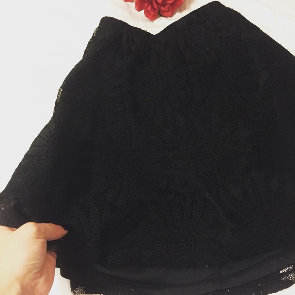 PacSun Black Floral Laced High Waist Skater Skirt - Picture 3 of 3