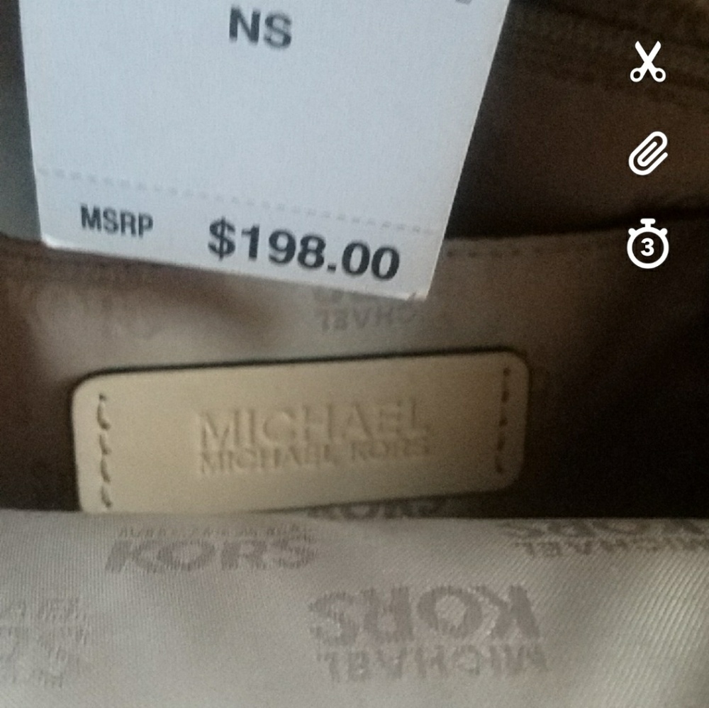 Authentic MK purse    still have tags. Carried 2× - Picture 2 of 4