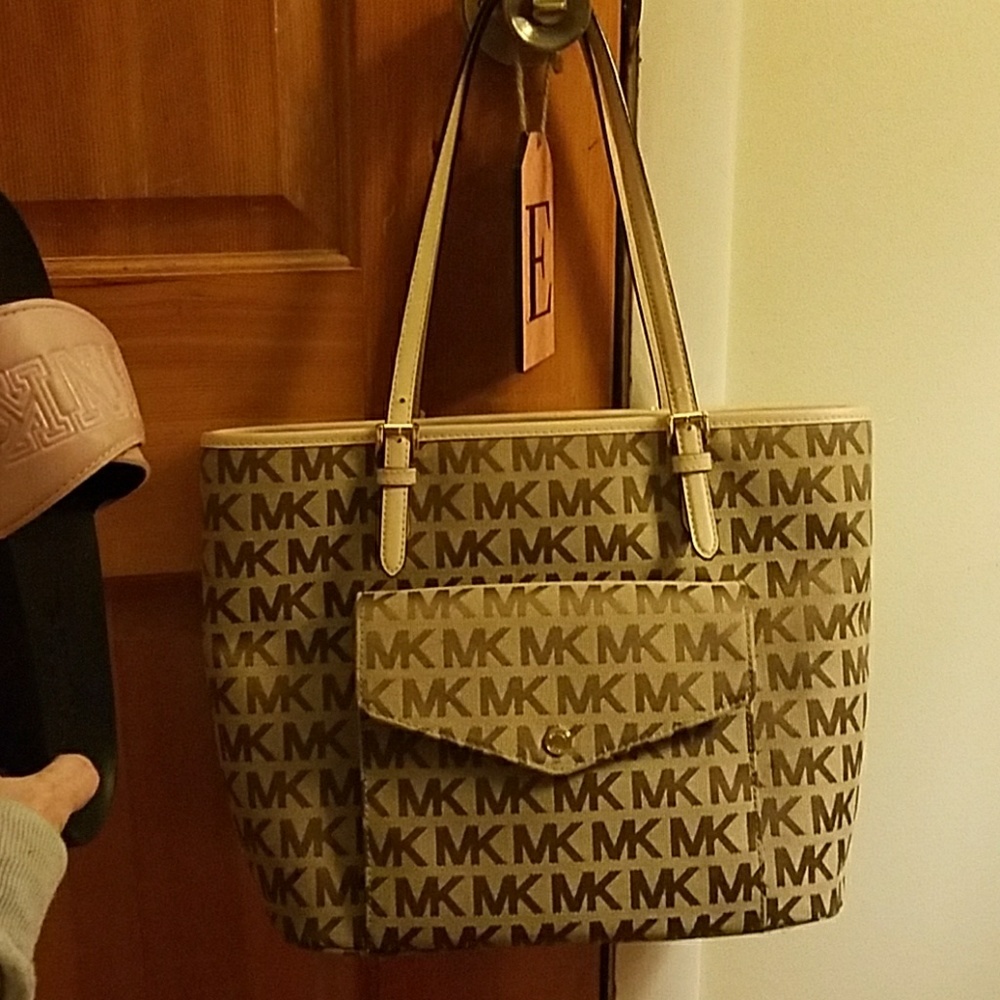 Authentic MK purse    still have tags. Carried 2× - Picture 3 of 4