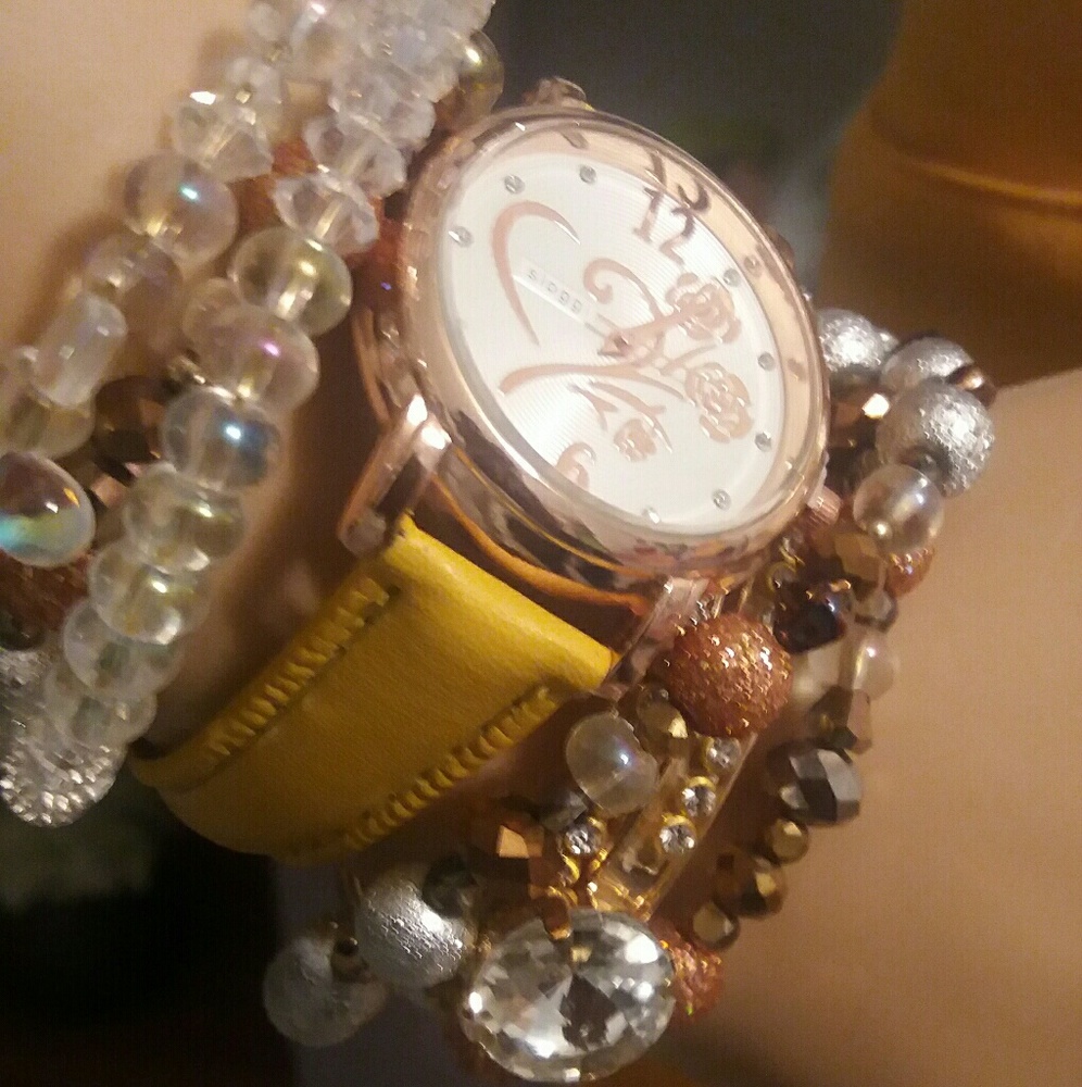 Faux leather yellow fashion watch with rose detail