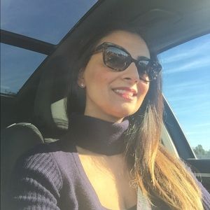 Meet your Posher, Afi