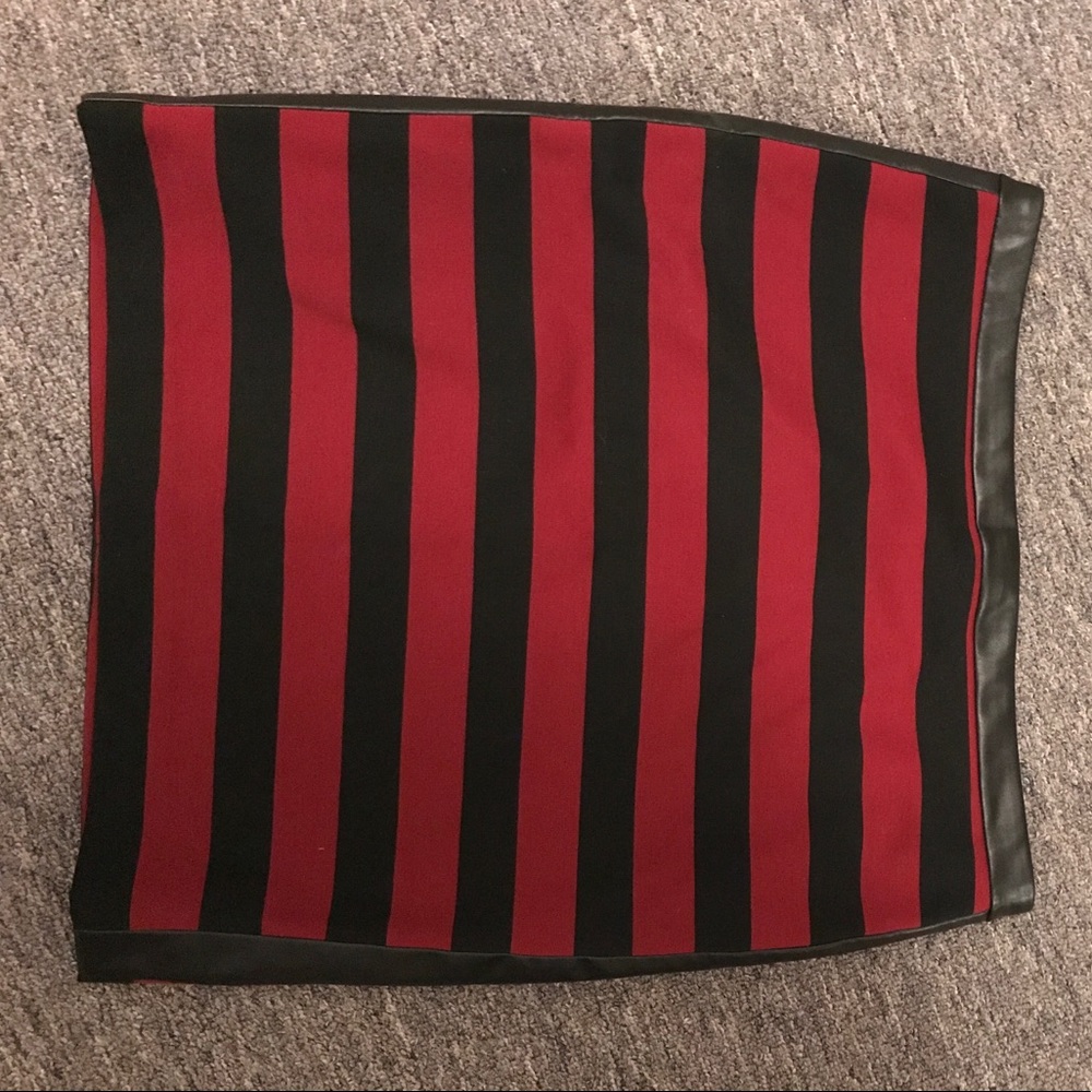 Vince Camuto striped skirt with leather stripes