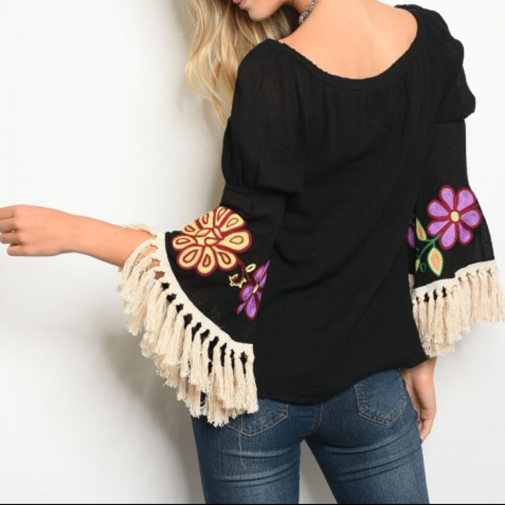 Top VAVA BY JOY HAN EMBROIDER TOP - Picture 2 of 4