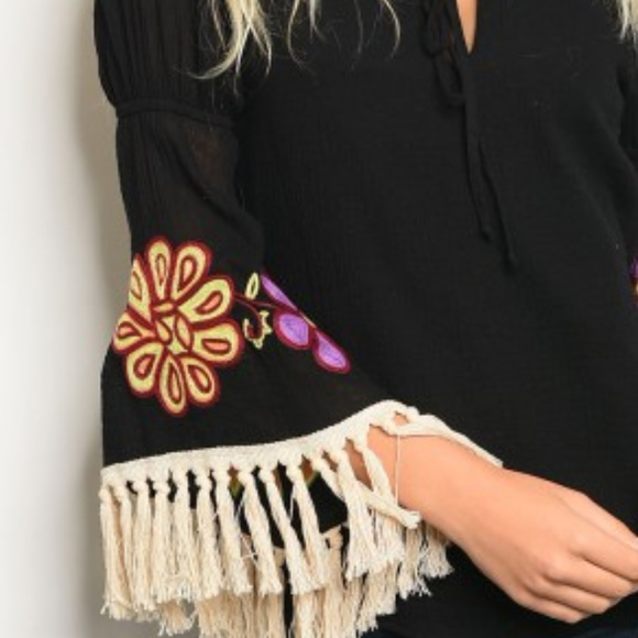 Top VAVA BY JOY HAN EMBROIDER TOP - Picture 3 of 4