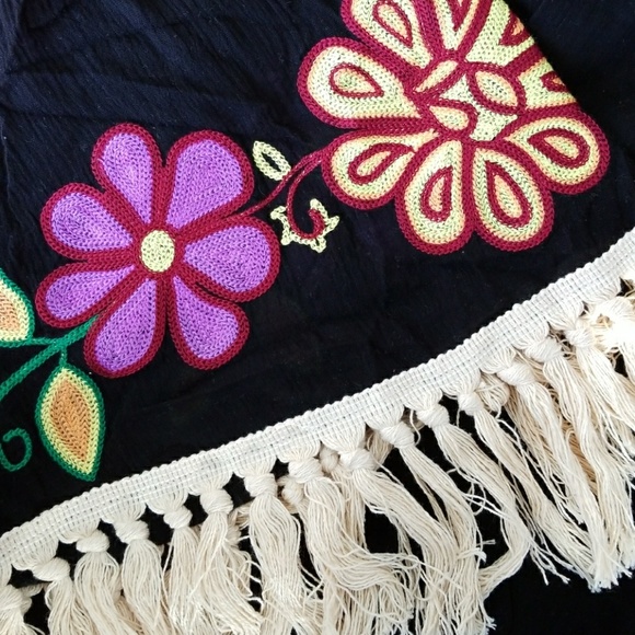 Top VAVA BY JOY HAN EMBROIDER TOP - Picture 4 of 4