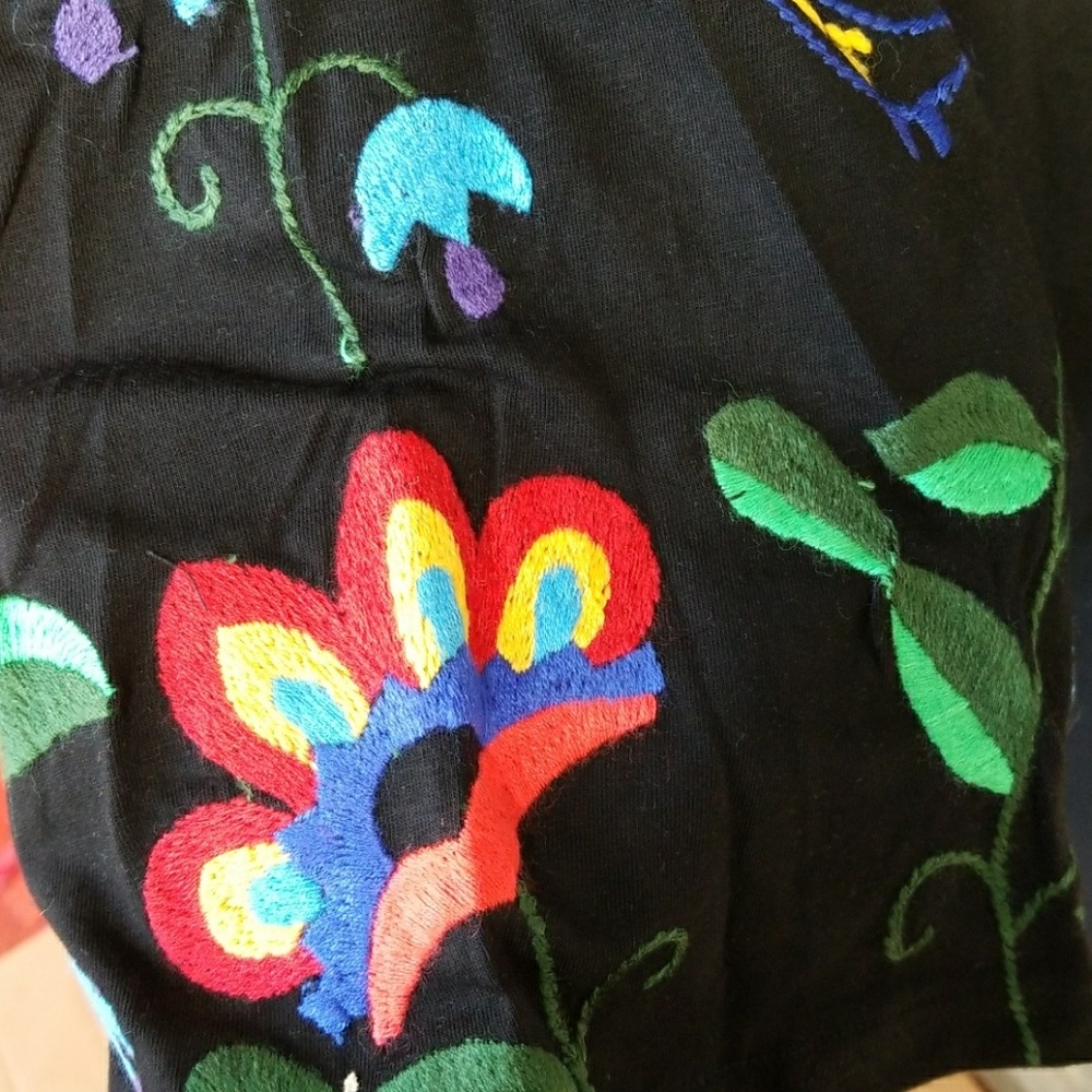VAVA BY JOY HAN EMBROIDED DETAILED TOP - Picture 4 of 4