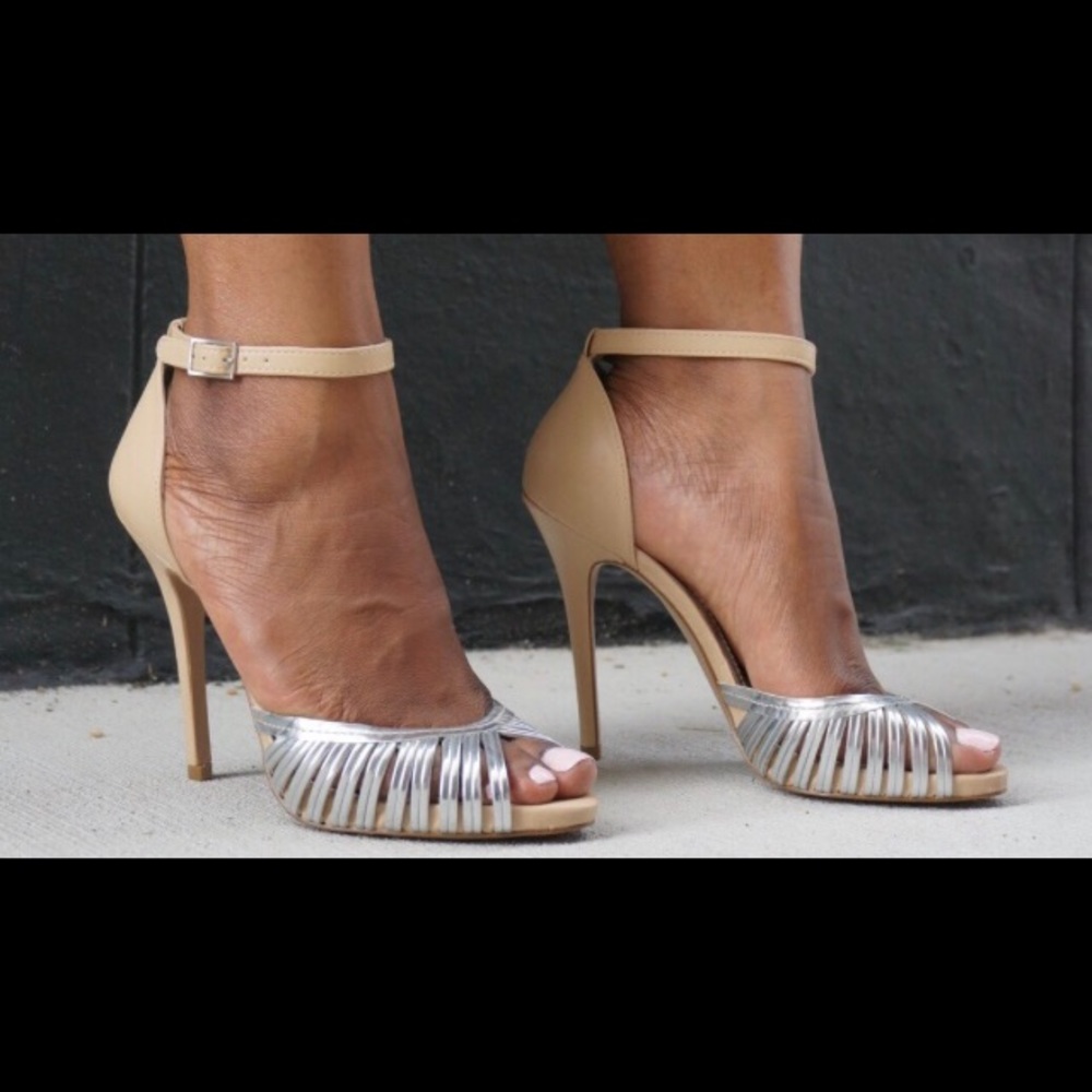 Never worn! BCBG Paris Aida metallic heel size 7