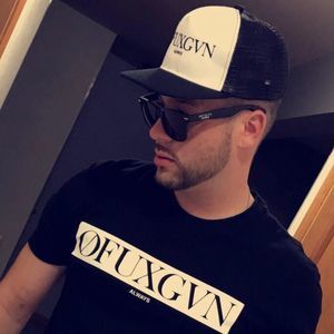 Meet your Posher, Johnny