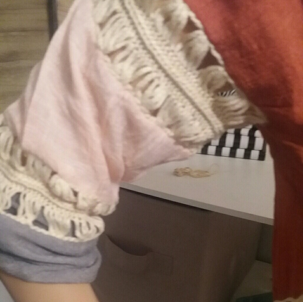 Long Sleeve color block sweater - Picture 4 of 5
