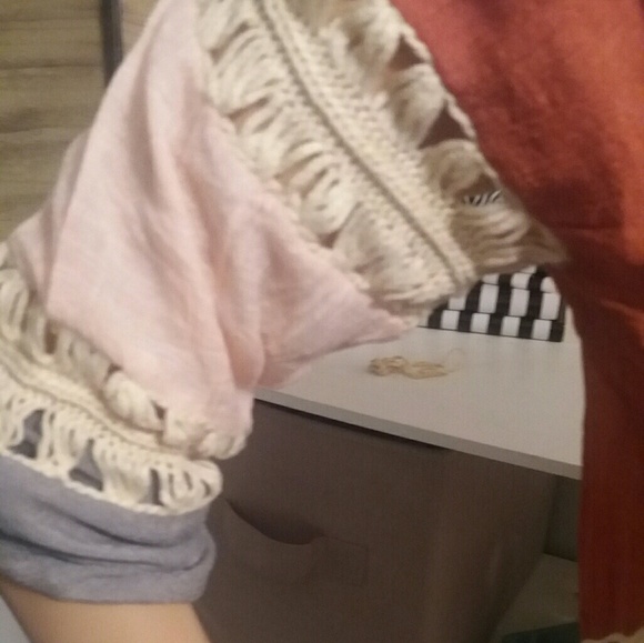 Long Sleeve color block sweater - Picture 4 of 5