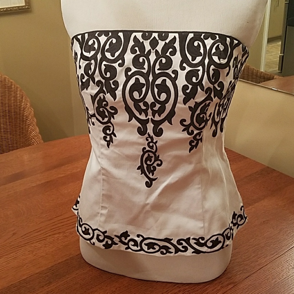 White House / Black Market top