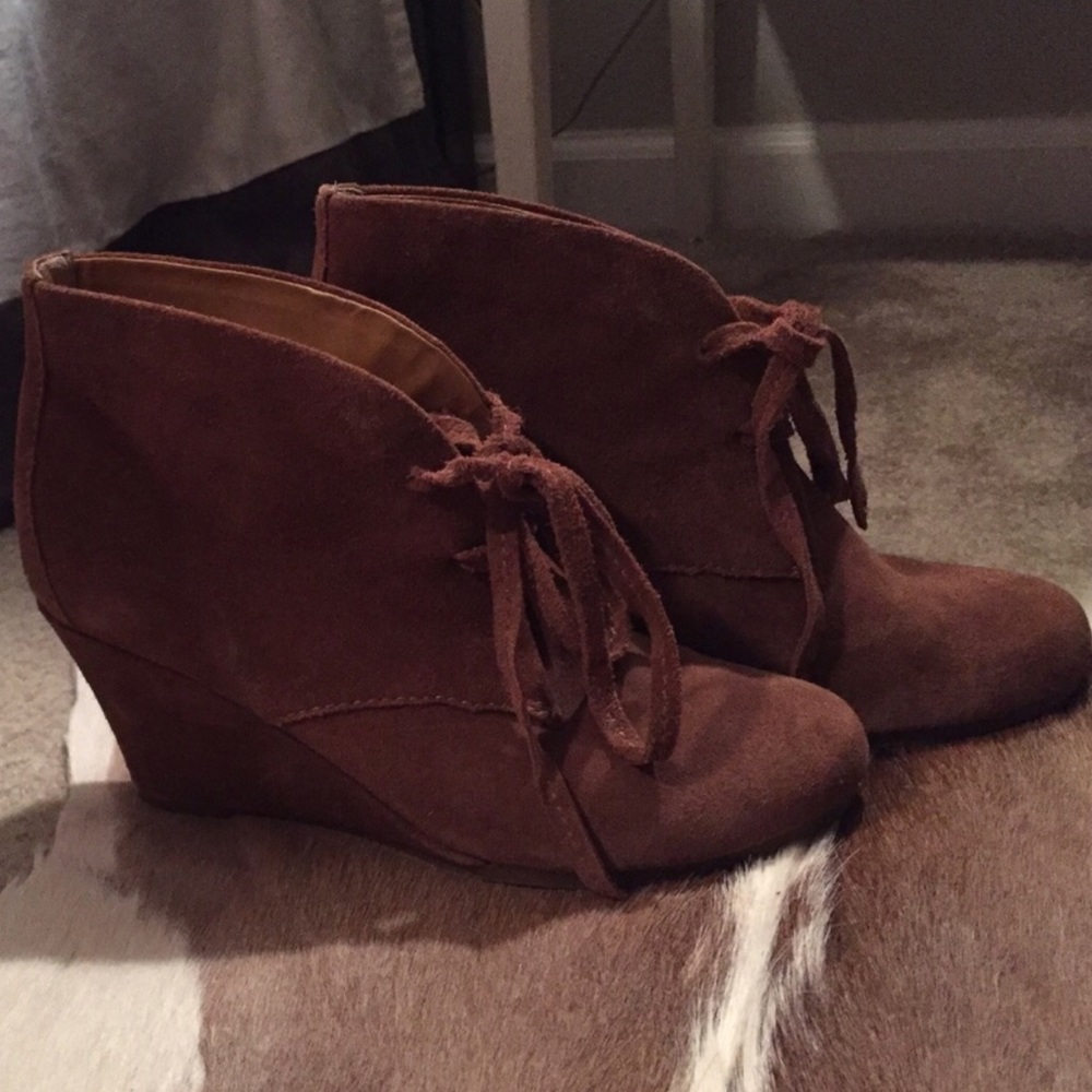 DOLCE VITA - Suede wedge bootie