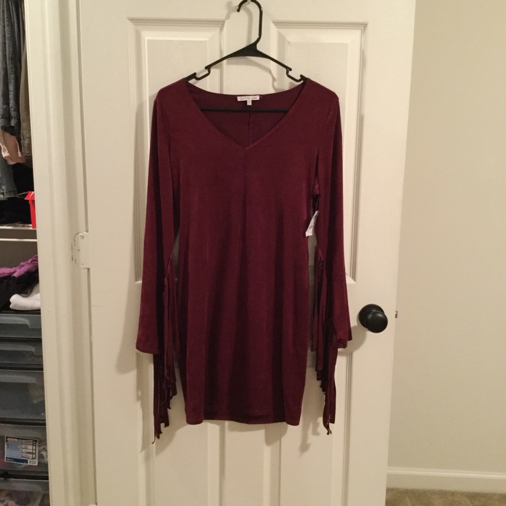 Maroon fitted dress with fringe sleeves