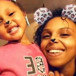 Meet your Posher, Mona