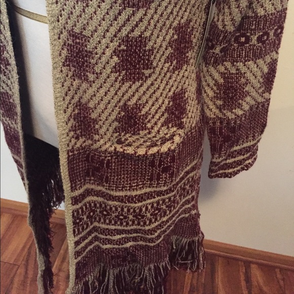 NWT Maroon And Gray Knit Long Sweater with fringes - Picture 4 of 7