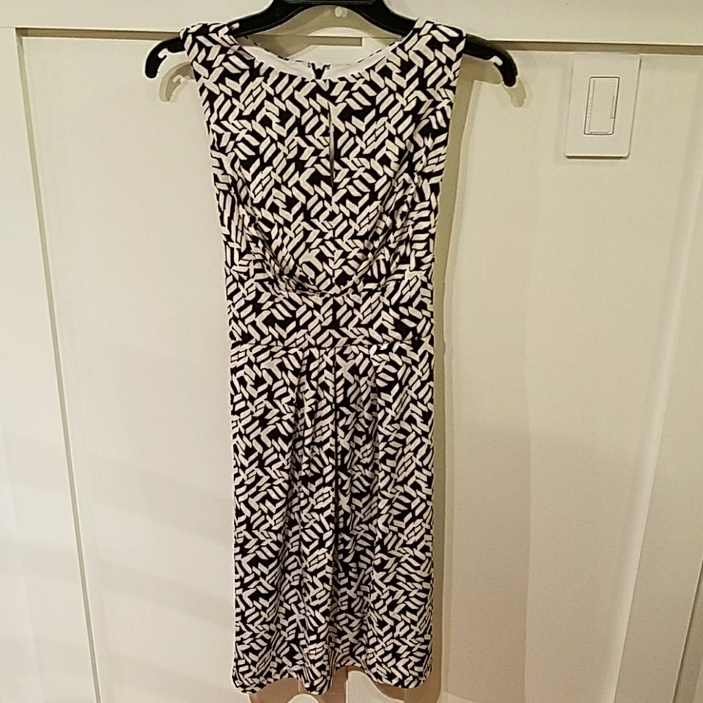 Sleeveless black and white dress