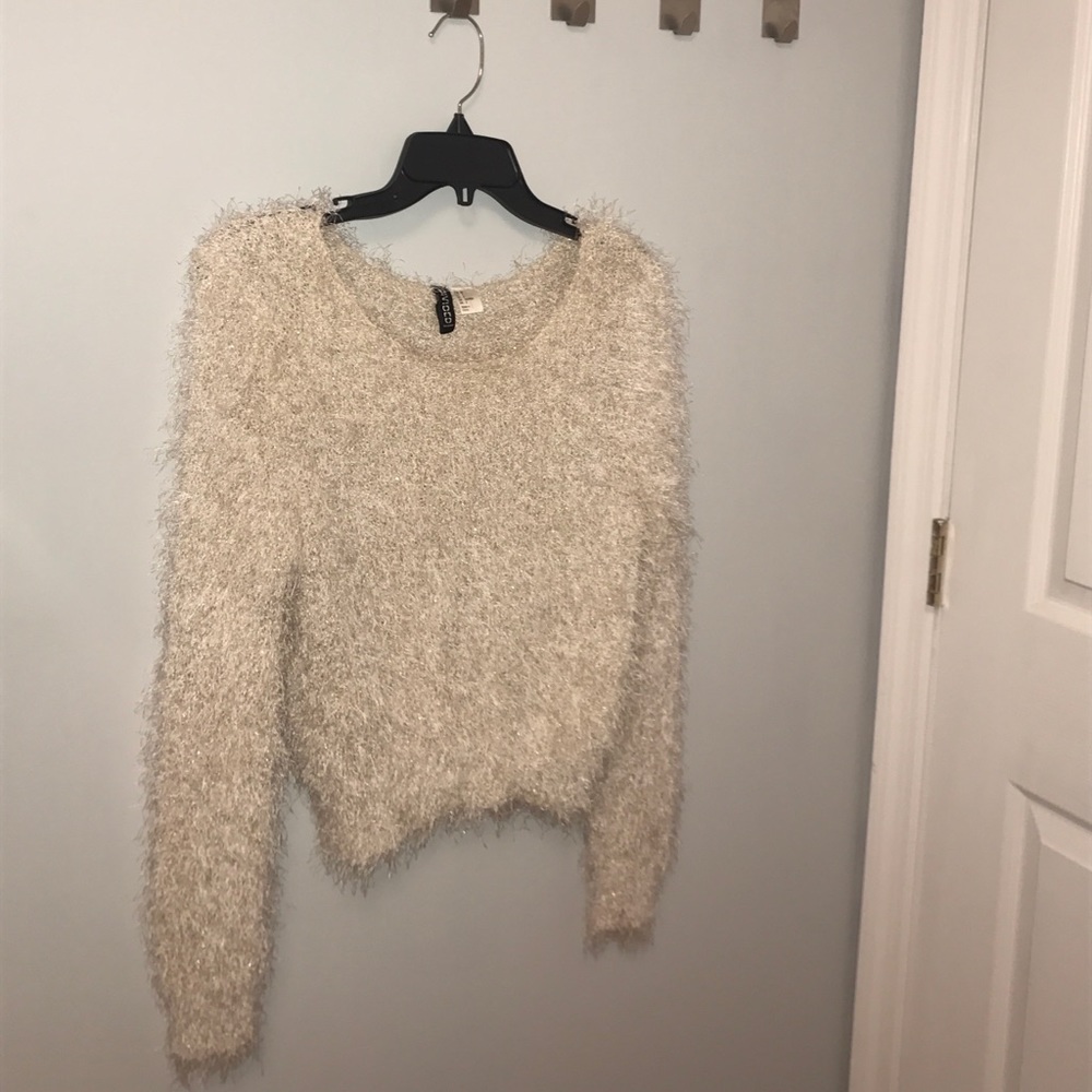 FURRY WHITE CROP SWEATER