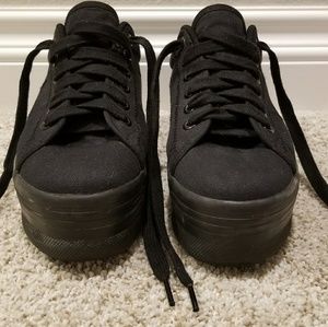 jc play platform sneakers