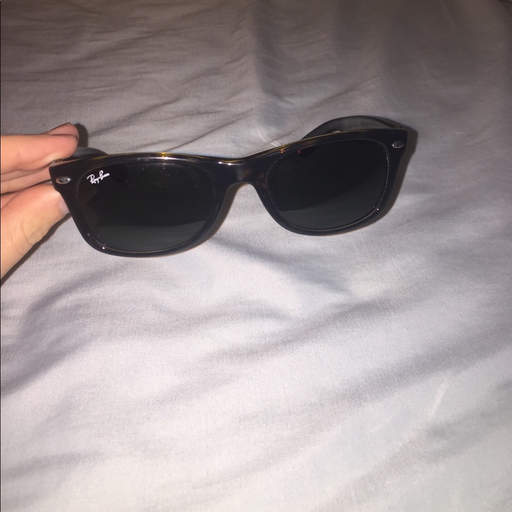 🌟PRICE DROP🌟New Wayfarer Ray-Bans - Picture 1 of 6