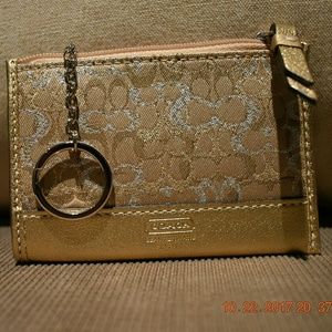 Coach Credit Card Wallet (NWOT) Coach Credit Card Wallet (NWOT)