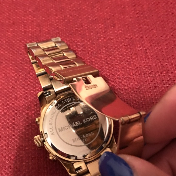 Michael Kors Gold Watch - Picture 3 of 4