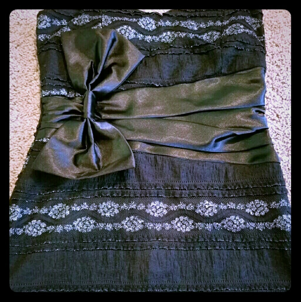 Strapless Lace Bow Top