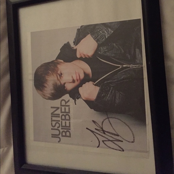 Justin Bieber Autograph - Picture 1 of 3