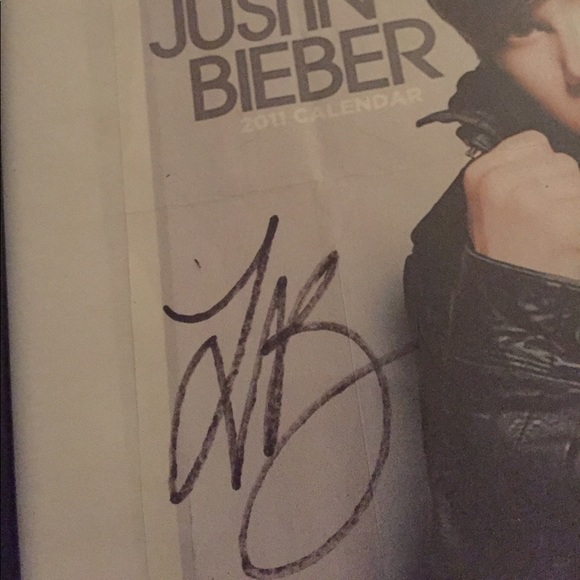 Justin Bieber Autograph - Picture 2 of 3